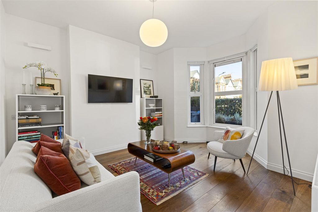 Property photo 1 of 11