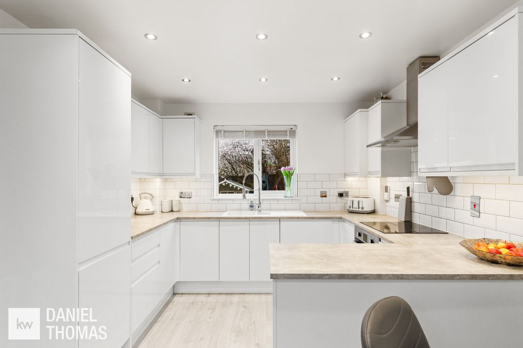 Property photo 2 of 26