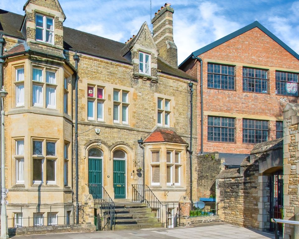 Property photo 1 of 10 Front