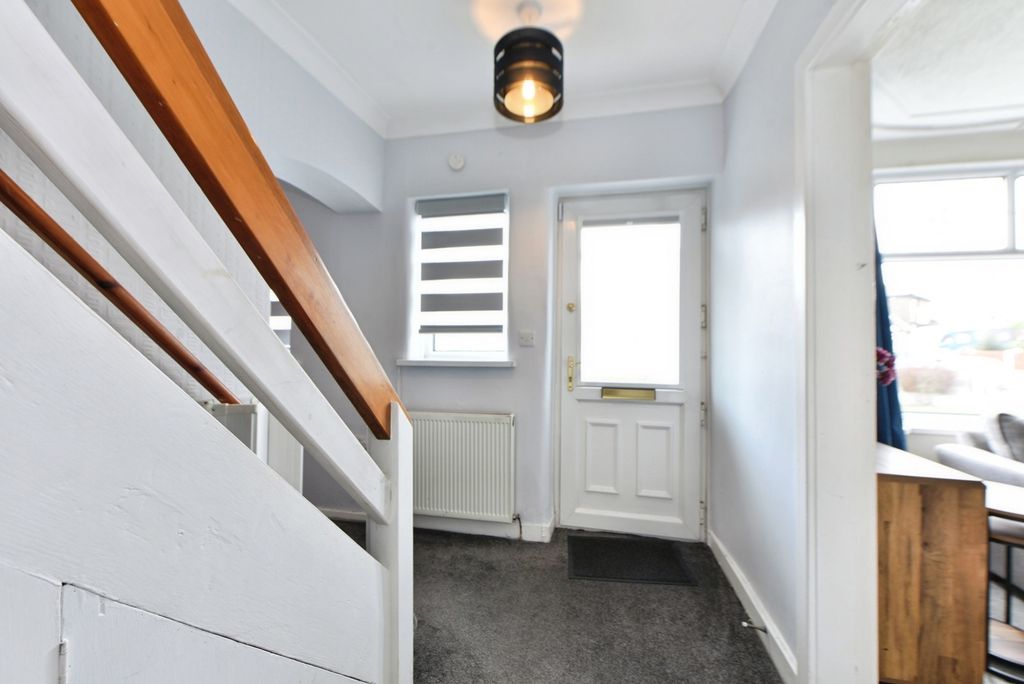 Property photo 2 of 17 Entrance Hallway