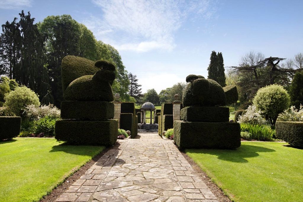 Property photo 3 of 21 Italian Gardens