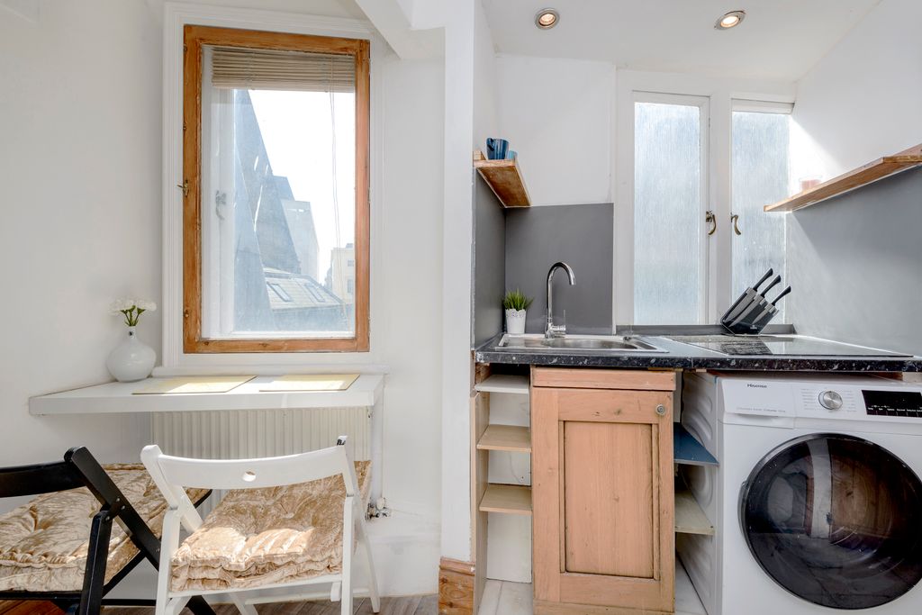 Property photo 3 of 4 6c@20 Cockspur St-0532.Jpg