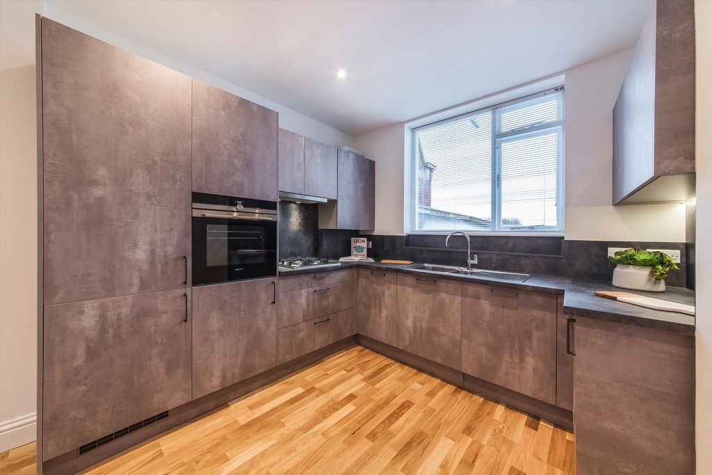 Property photo 2 of 8 Image