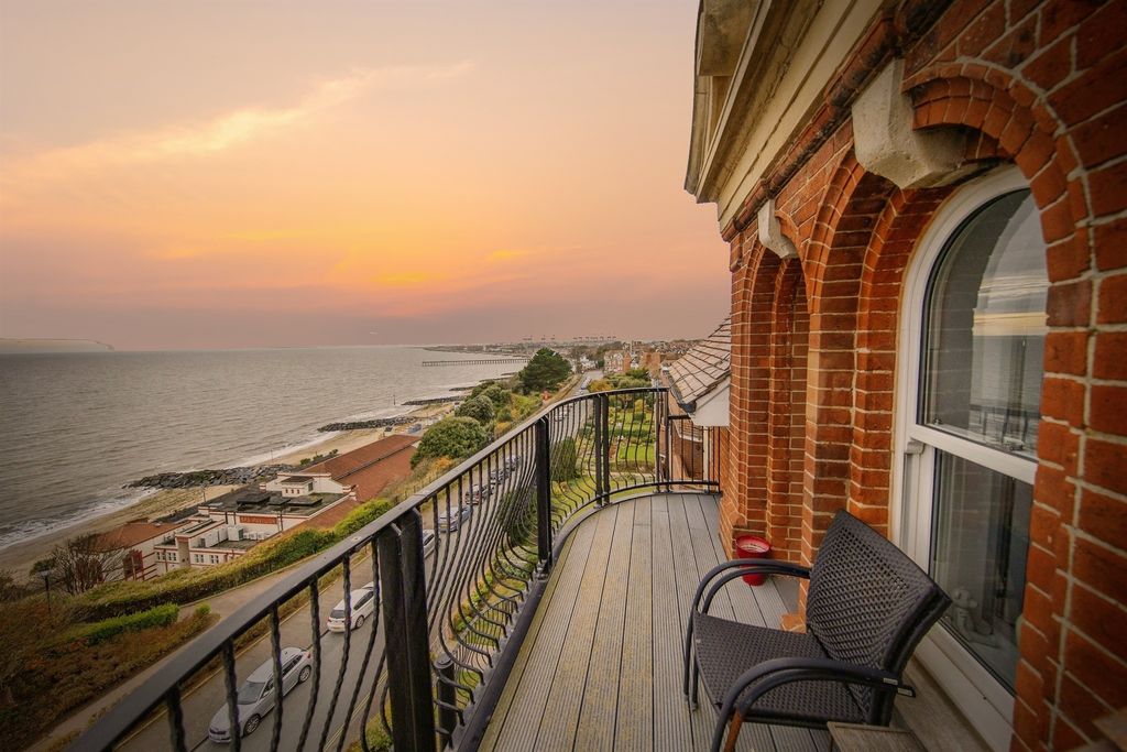 Property photo 1 of 25