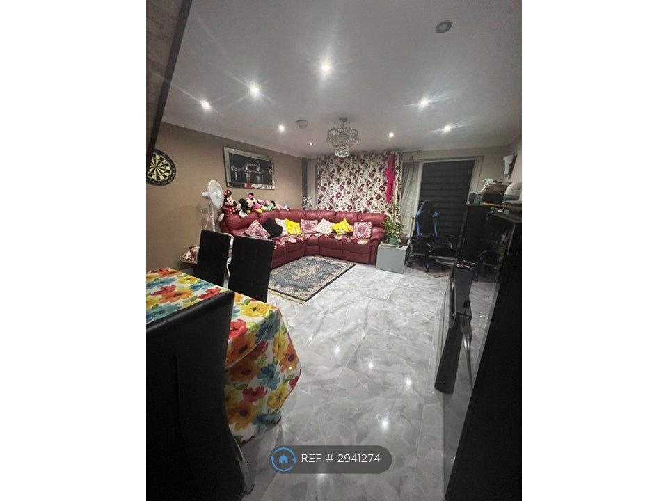 Property photo 2 of 18 Living Room