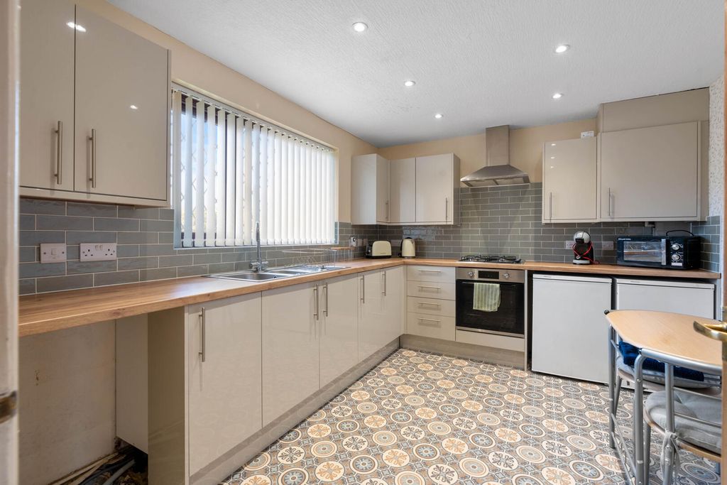 Property photo 1 of 17 Kitchen