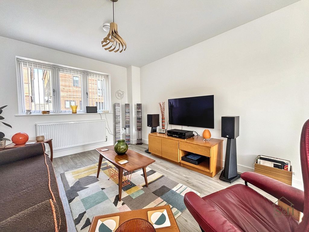 Property photo 2 of 11