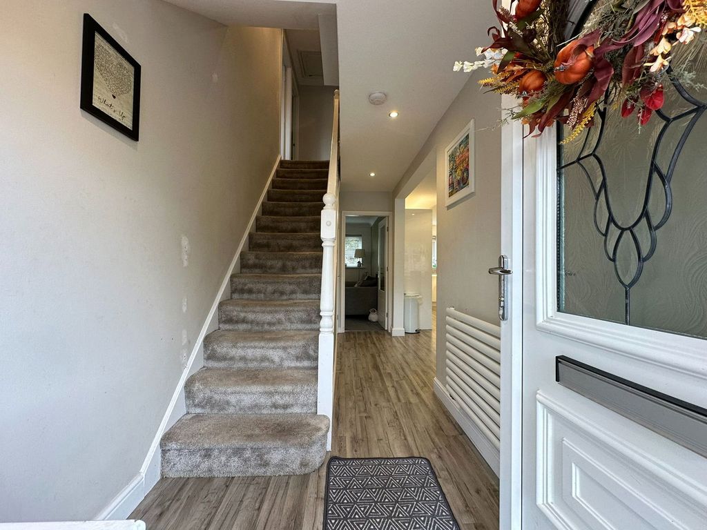 Property photo 2 of 32