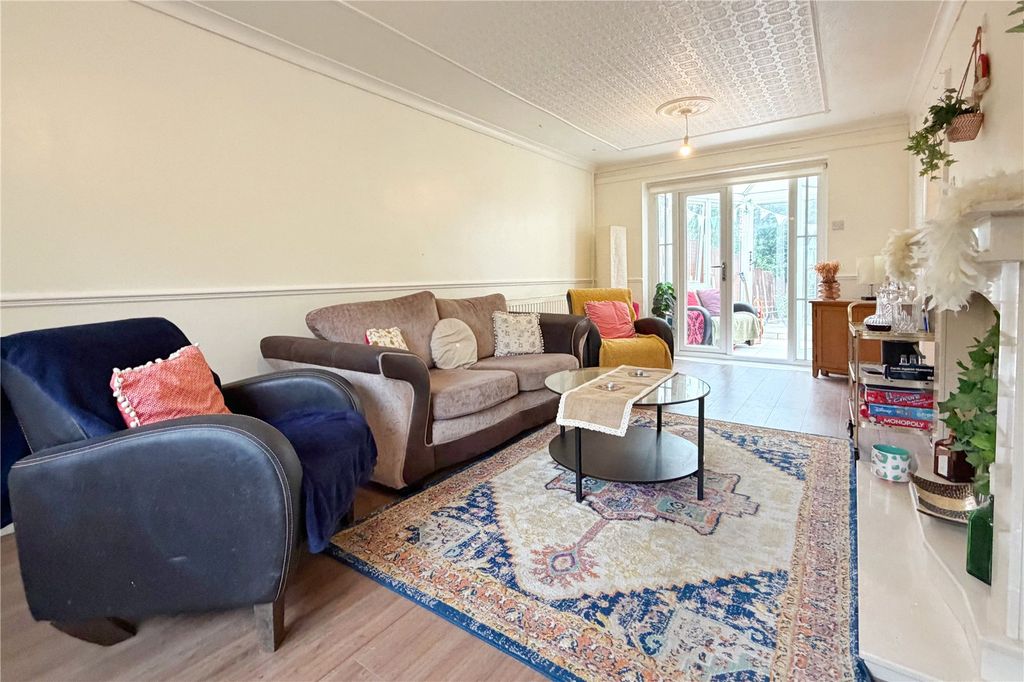 Property photo 3 of 28 Living Room