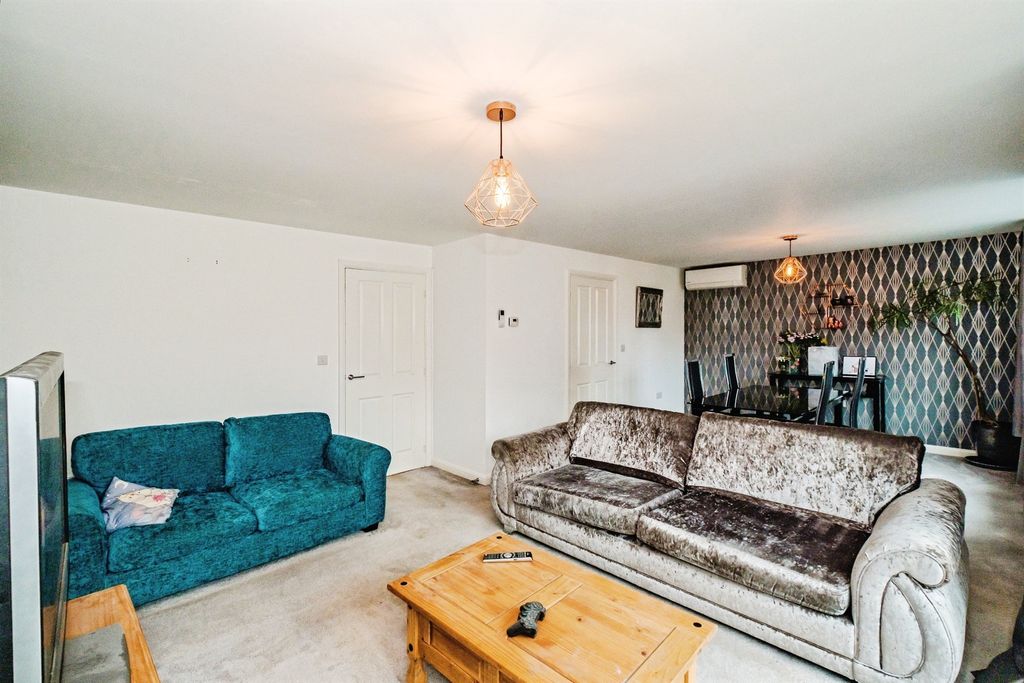 Property photo 3 of 21