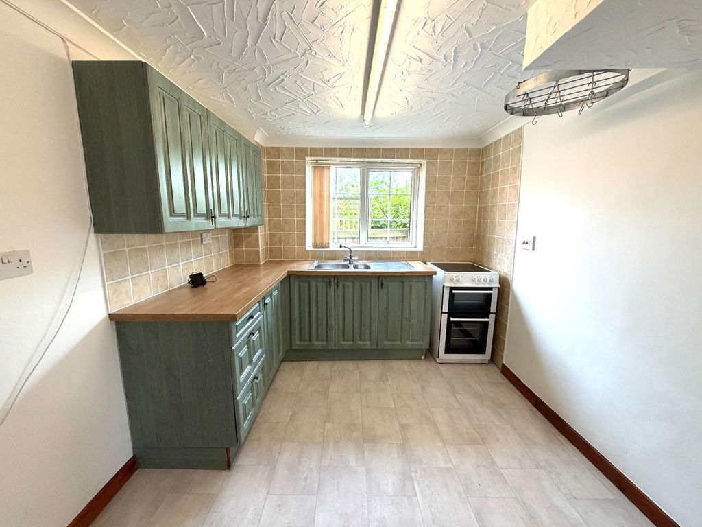 Property photo 3 of 8 Kitchen.Jpg