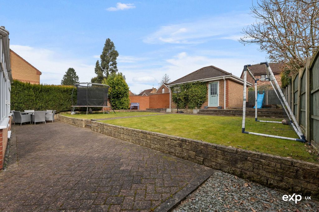 Property photo 3 of 32
