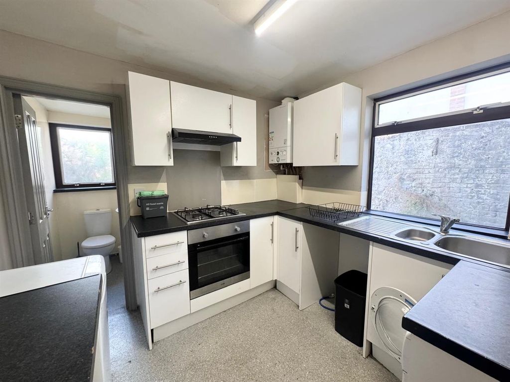 Property photo 3 of 24 Kitchen