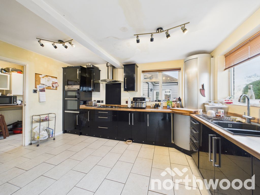 Property photo 3 of 24