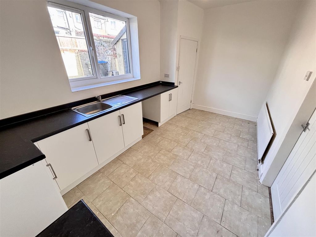 Property photo 3 of 12 Kitchen/Diner