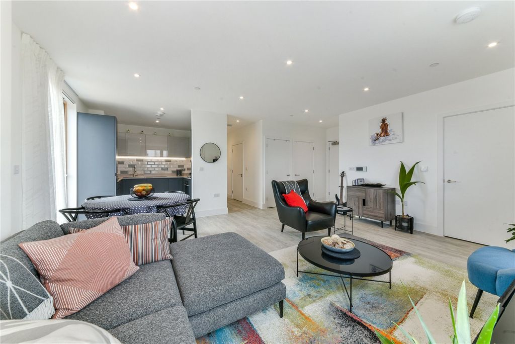 Property photo 1 of 12 44 Swift Court