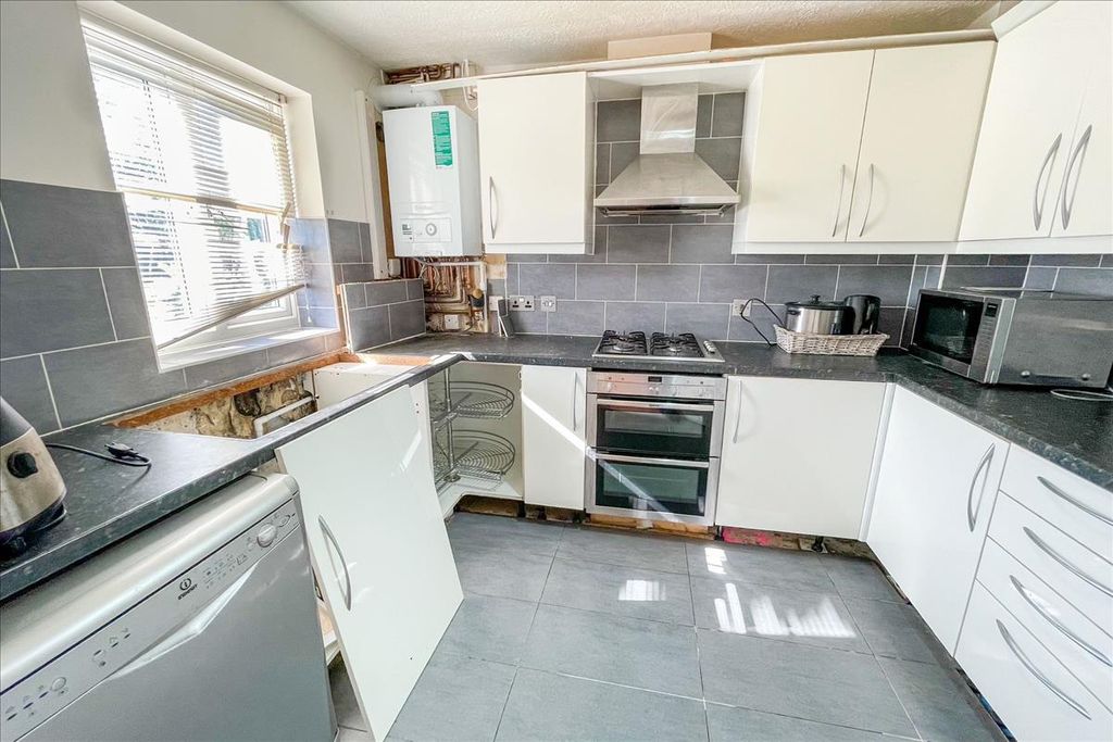 Property photo 3 of 11