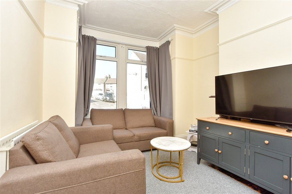 Property photo 1 of 7 Lounge