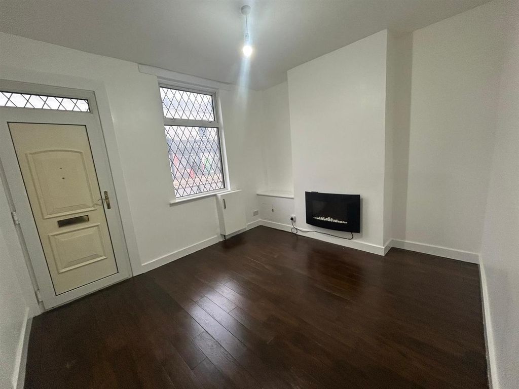 Property photo 3 of 12 0 Am.Jpeg