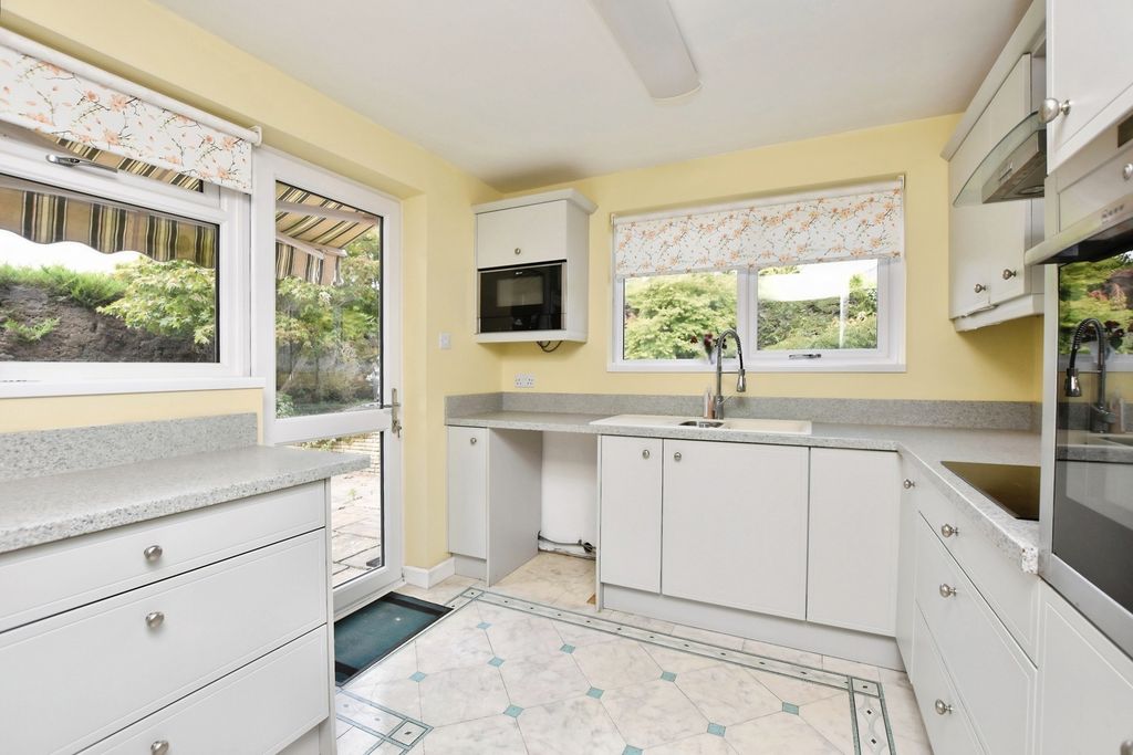 Property photo 3 of 18 Kitchen/Dining