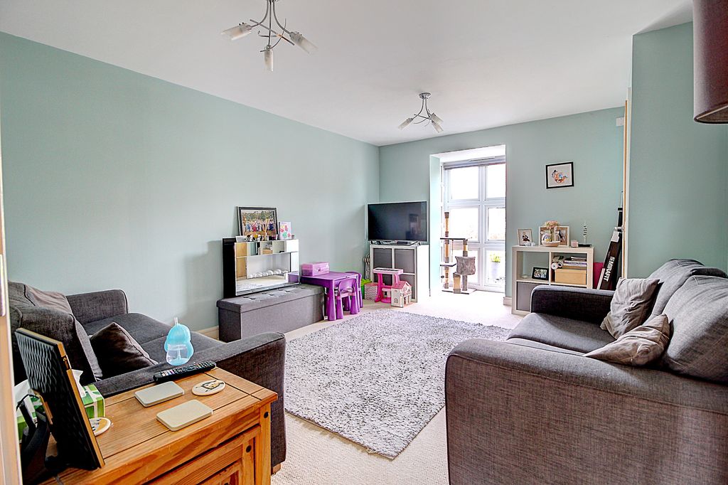 Property photo 2 of 17 Lounge