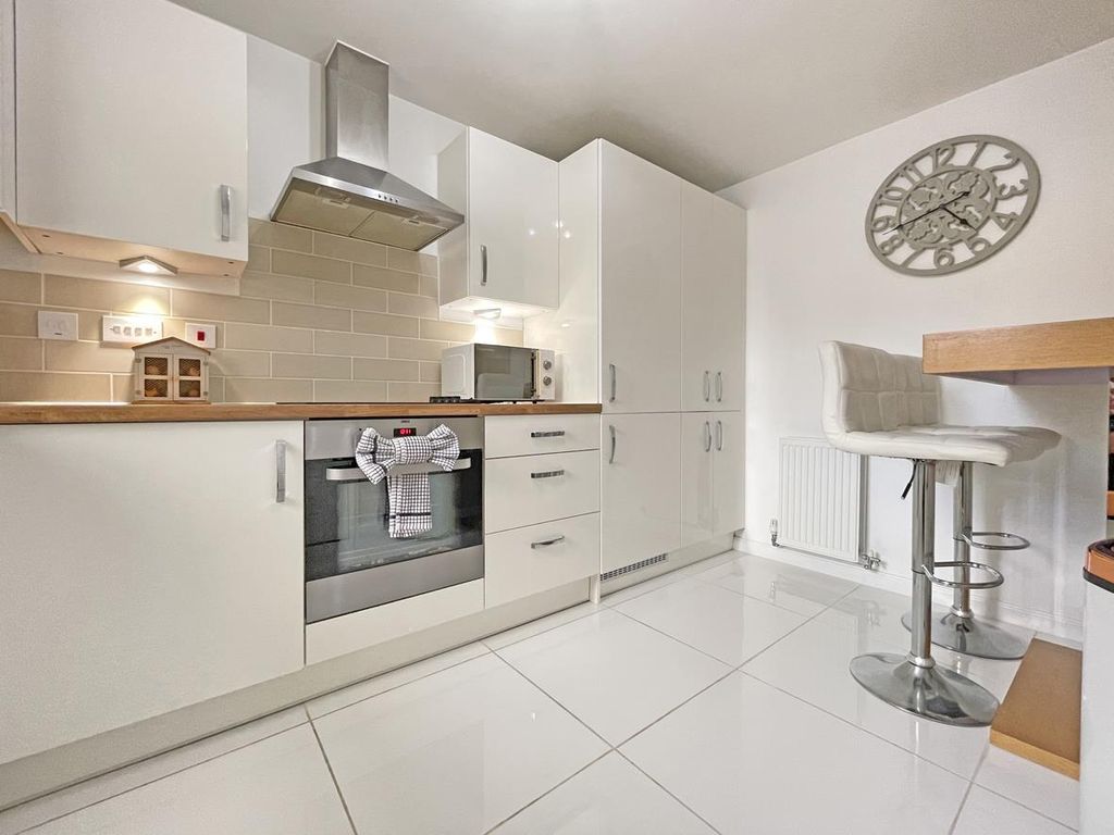 Property photo 3 of 18 Spindle Crescent 91 - Kitchen.Jpg