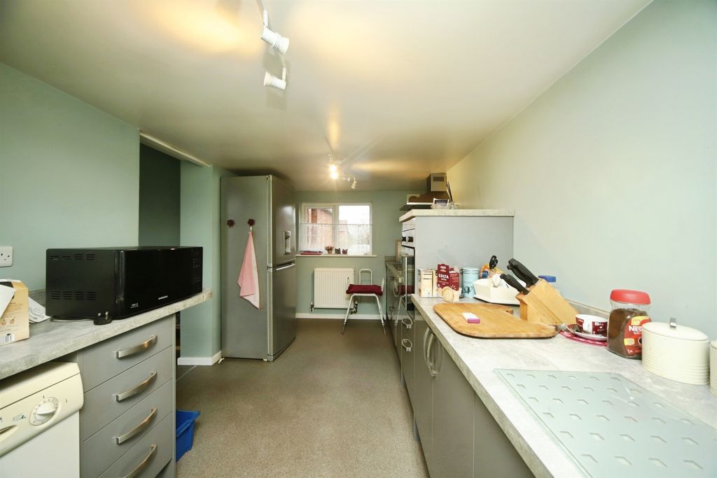 Property photo 2 of 20