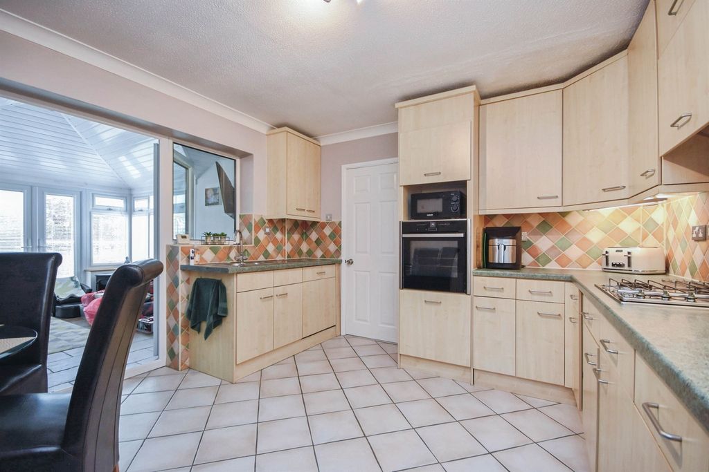 Property photo 1 of 17 Kitchen Diner