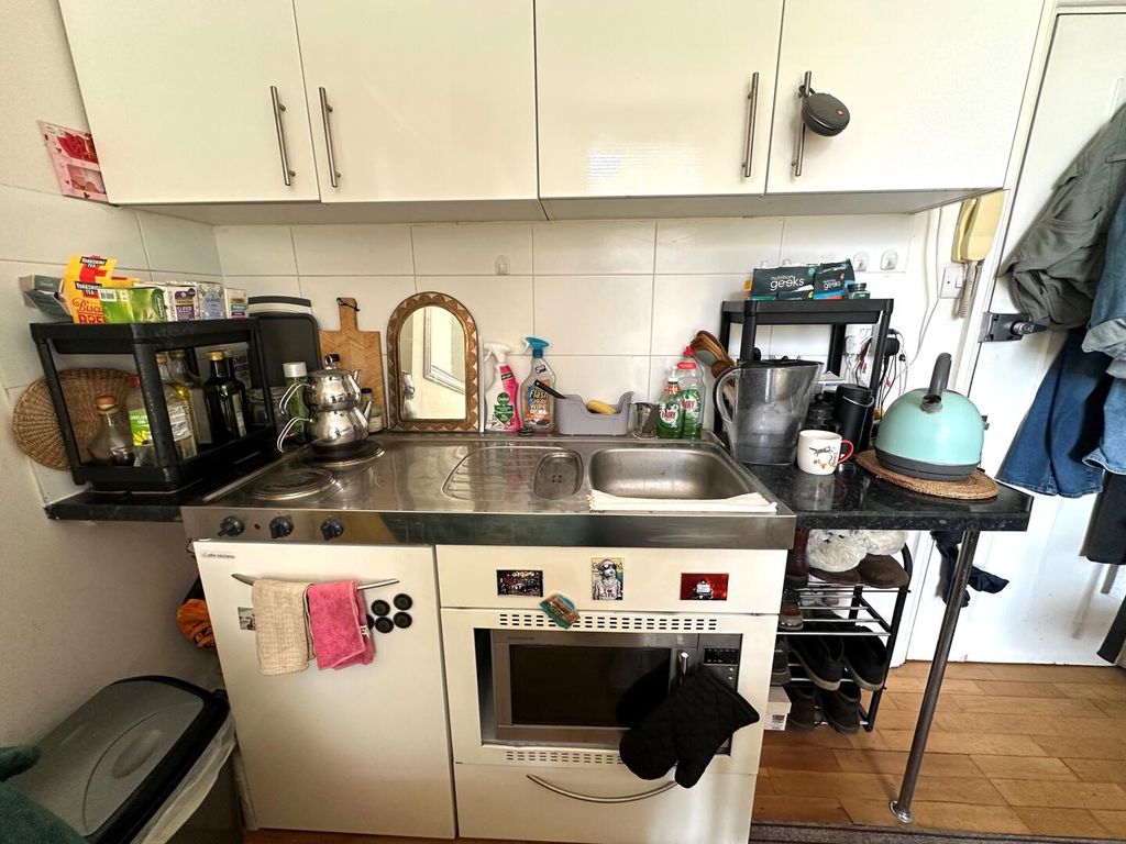 Property photo 3 of 5 Kitchen
