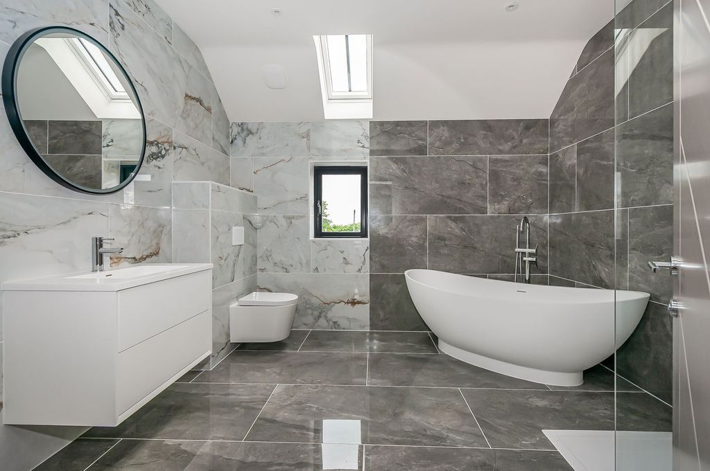 Property photo 1 of 28