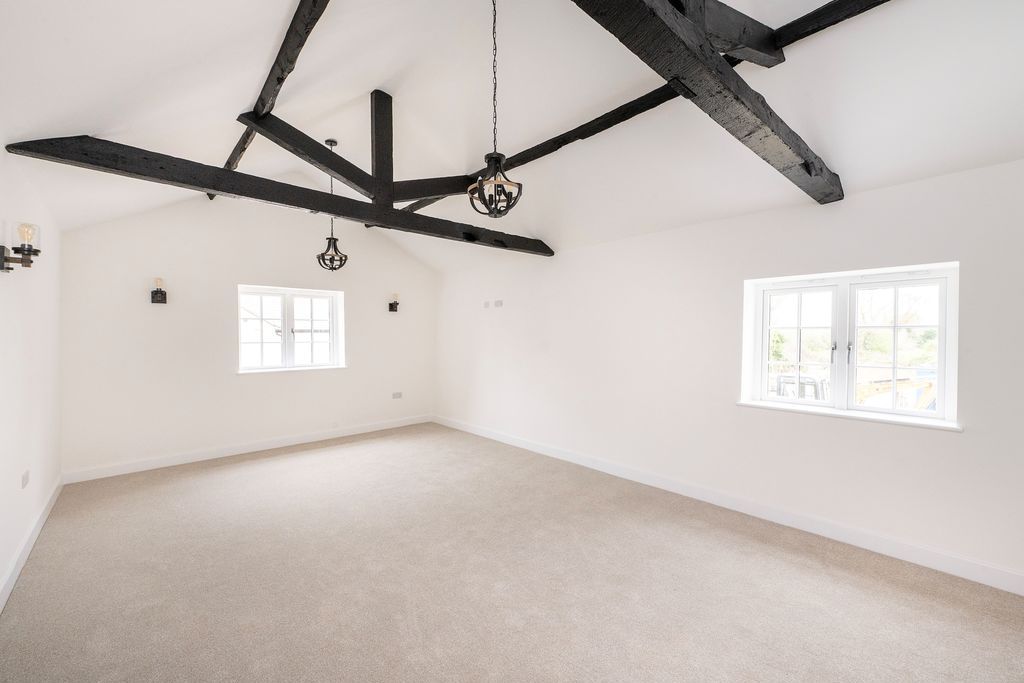 Property photo 3 of 19 Photo 14