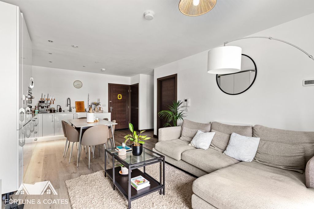 Property photo 3 of 12 Hepworthhouse_4.Jpg