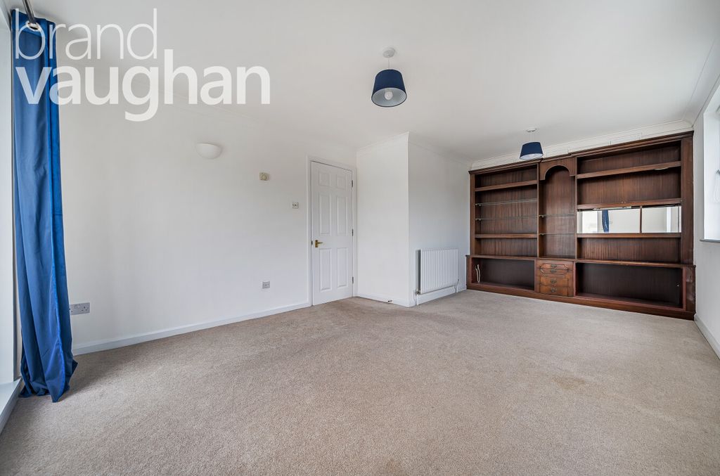 Property photo 1 of 10 Living Room