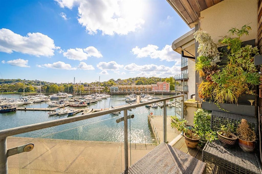 Property photo 3 of 10 Balcony Overlooking Marina