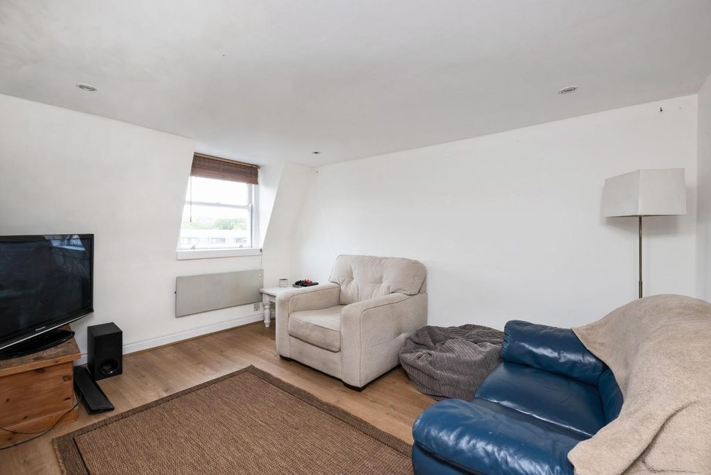Property photo 3 of 9 Top Floor Flat, 18 New King Street, Ba1 2Bl-4.Jpg