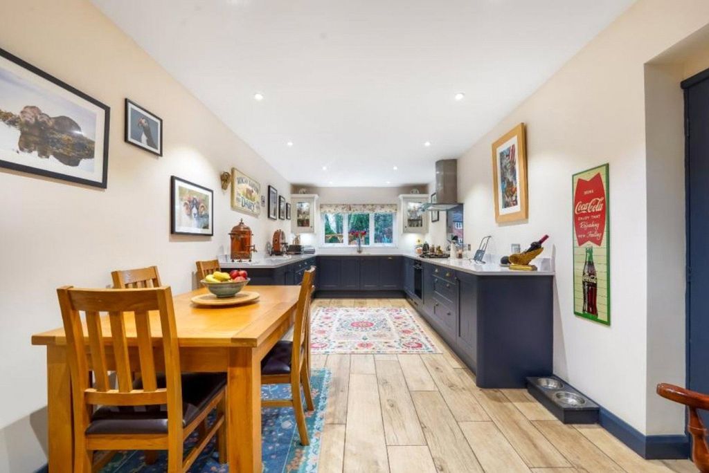 Property photo 3 of 22 Picture No. 39