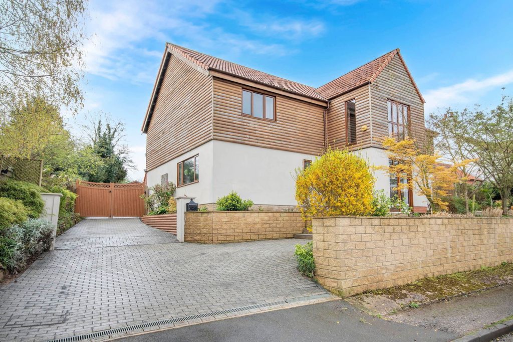 Property photo 1 of 40