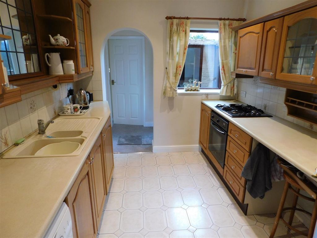 Property photo 3 of 13 Kitchen