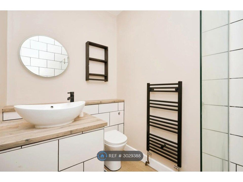 Property photo 2 of 10 Shower Room