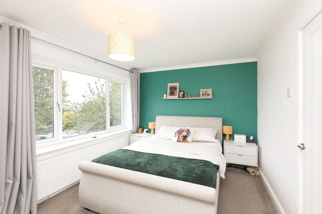 Property photo 2 of 28