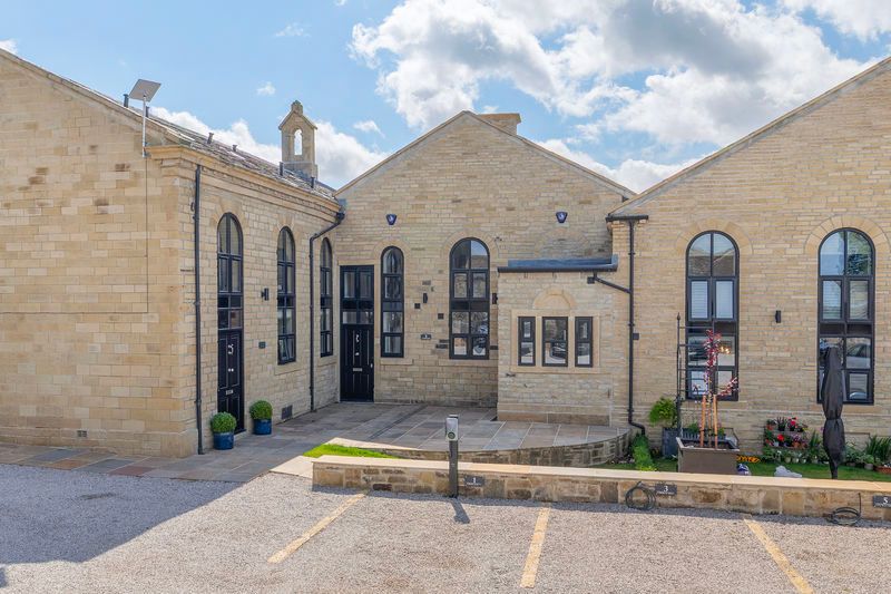 Property photo 3 of 8 Photo 4