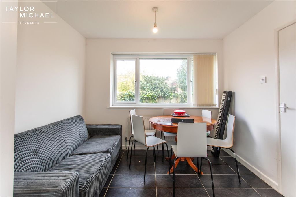 Property photo 2 of 15 1 Rushlake Close20.Jpg