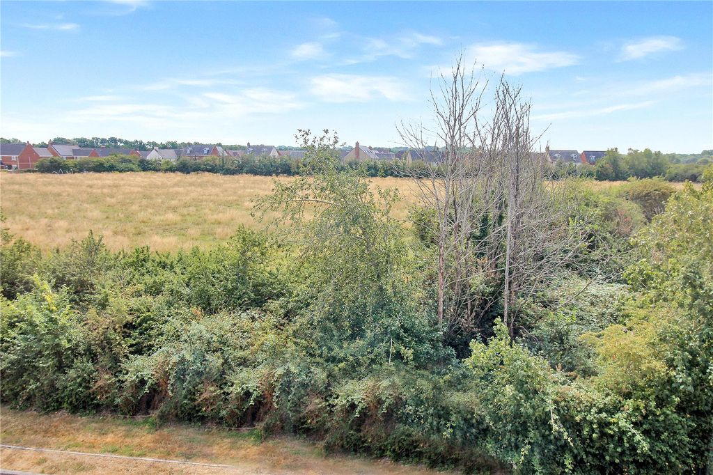 Property photo 2 of 20 Picture No. 17