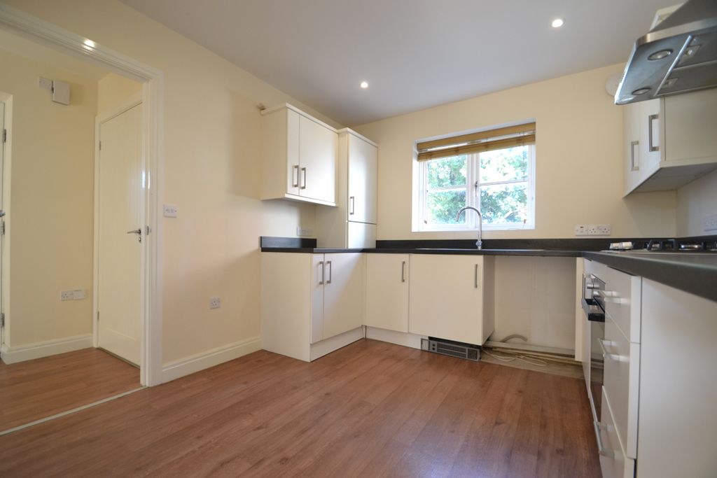 Property photo 3 of 17 Kitchen