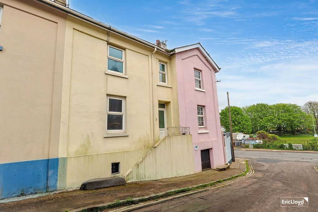 Property photo 1 of 12 Photo 11