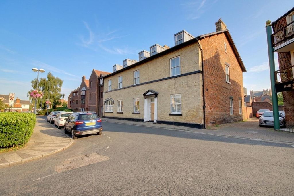 2 bed flat for saleTrinity Lane, Beverley HU17