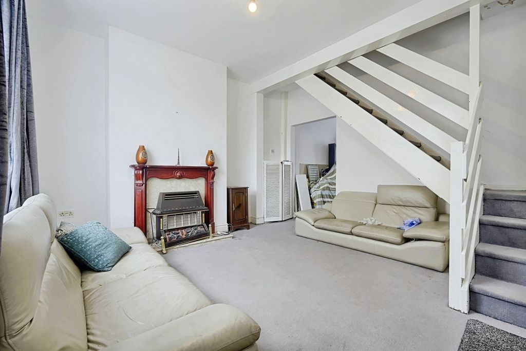 Property photo 3 of 24 Pbox-Img.Jpg