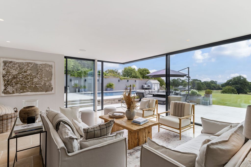 Property photo 2 of 28 Open Plan Family Area