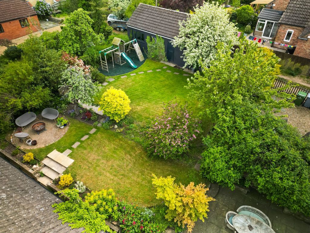 Property photo 2 of 27