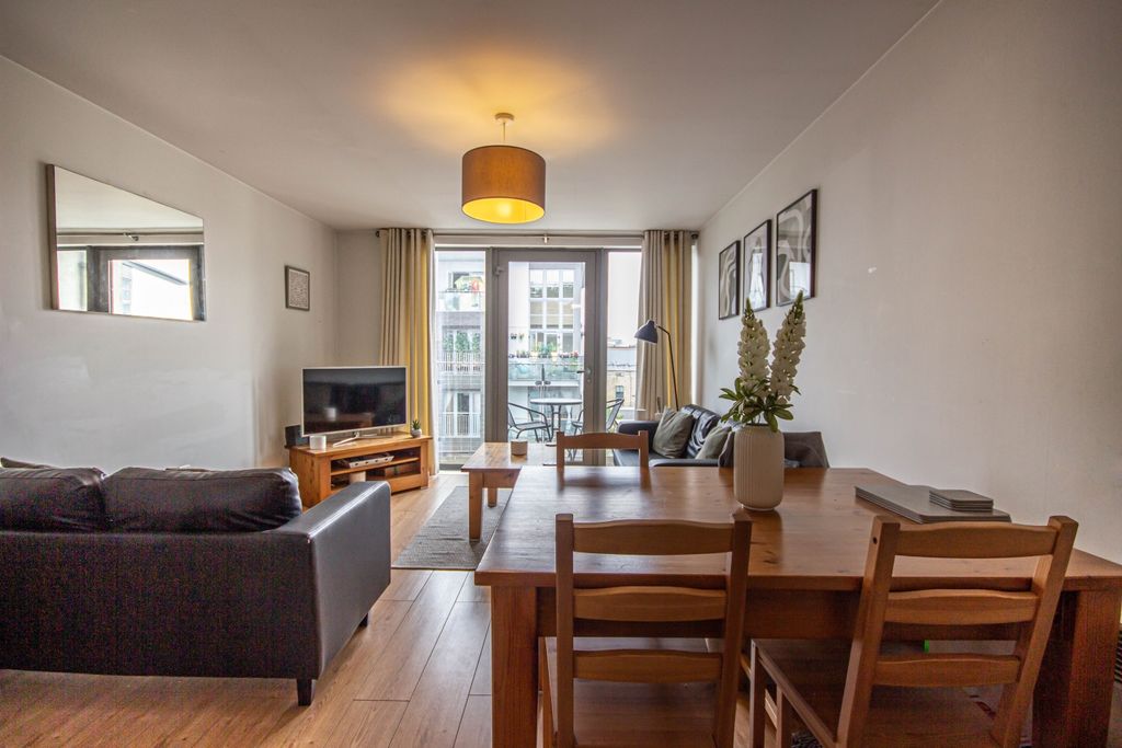 Property photo 2 of 16 1
